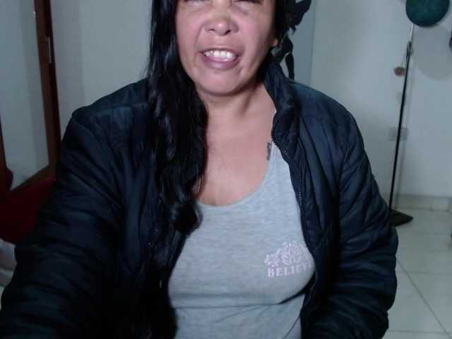 vivian-milf-paint's BongaCams show and profile