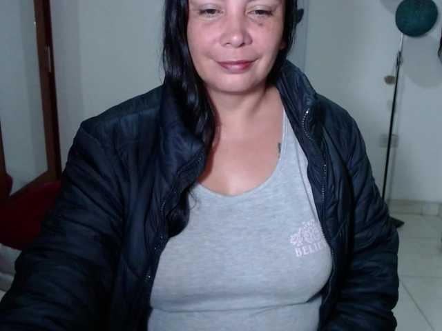 vivian-milf-paint's BongaCams show and profile