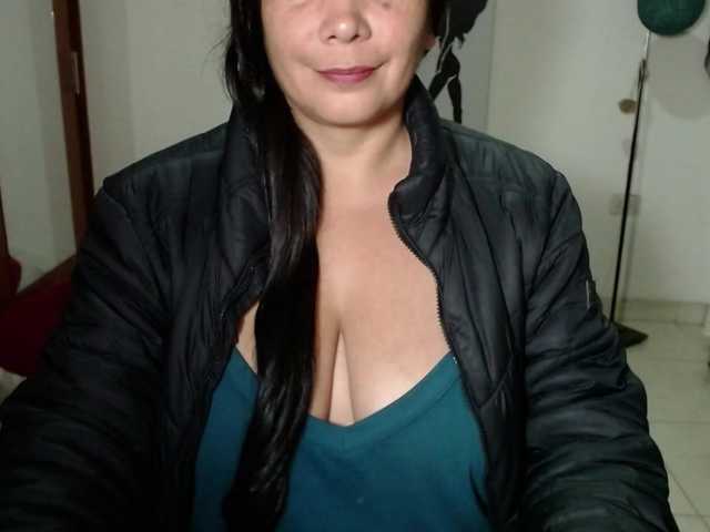 vivian-milf-paint's BongaCams show and profile