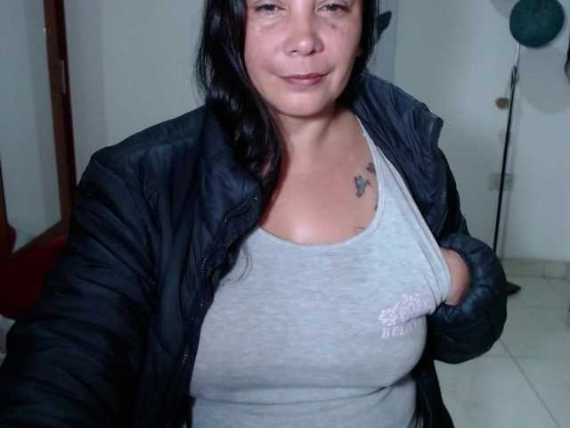 vivian-milf-paint's BongaCams show and profile