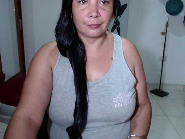 vivian-milf-paint's BongaCams show and profile