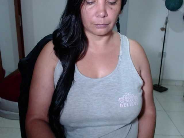 vivian-milf-paint's BongaCams show and profile