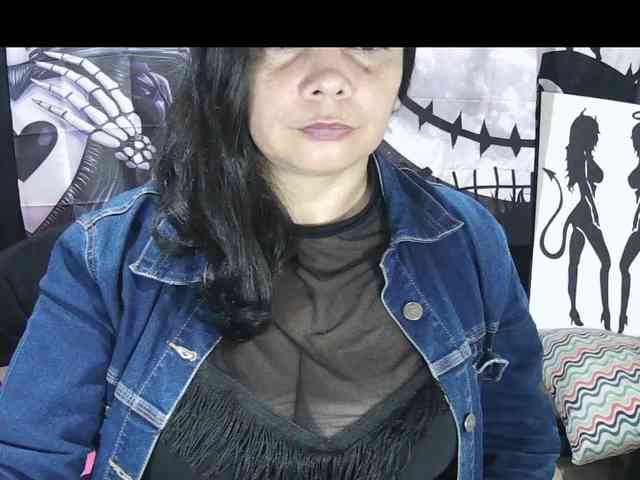 vivian-milf-paint webcam