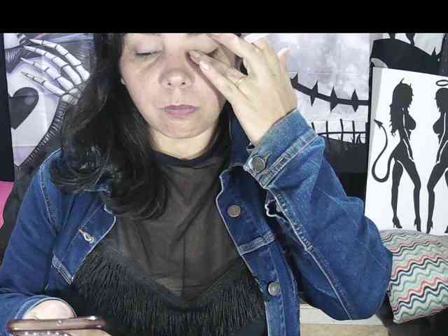 vivian-milf-paint webcam