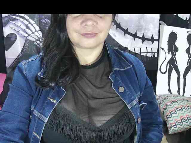 vivian-milf-paint webcam