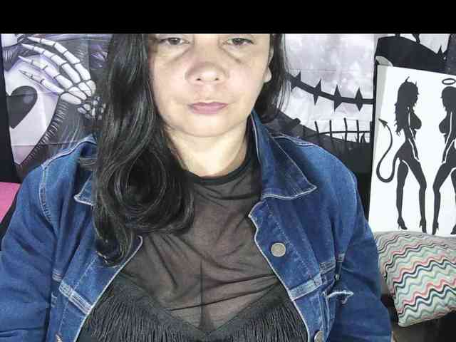 vivian-milf-paint webcam