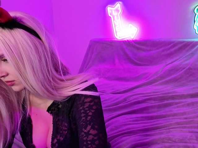 Pussybloom live cam on BongaCams
