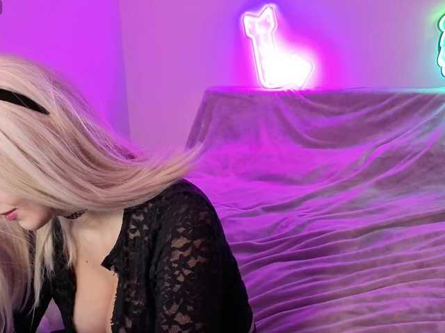 Pussybloom live cam on BongaCams
