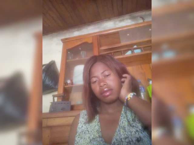 Miranda7 live cam on BongaCams
