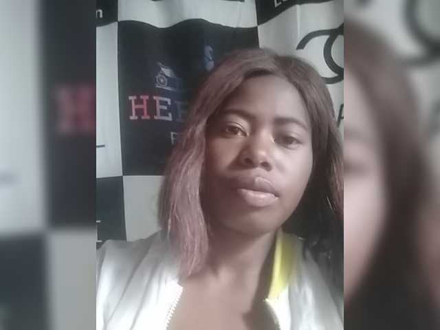 Miranda7 live cam on BongaCams