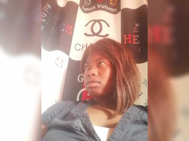 Miranda7 live cam on BongaCams