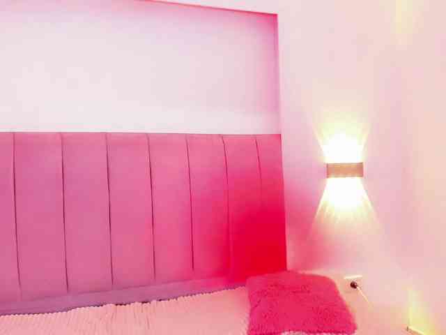 Sarahh-Sophia Live Webcam on BongaCams
