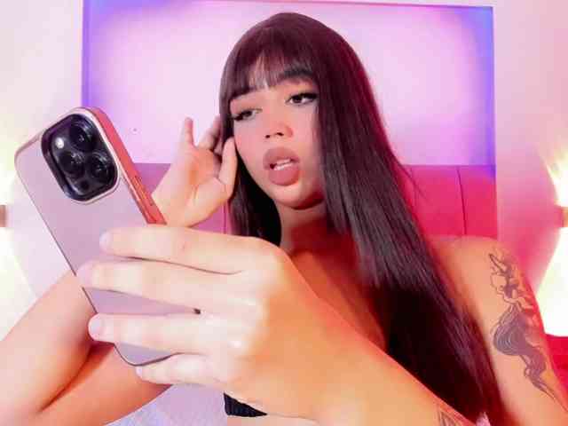 Sarahh-Sophia Live Webcam on BongaCams