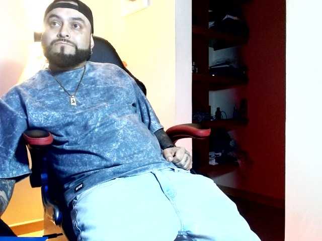 Chestercarrion, 37 y/o - Live Cam on BongaCams