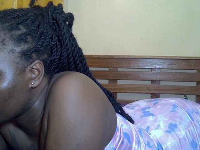 Prettyliz30 live cam on BongaCams