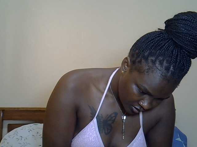Prettyliz30 live cam on BongaCams