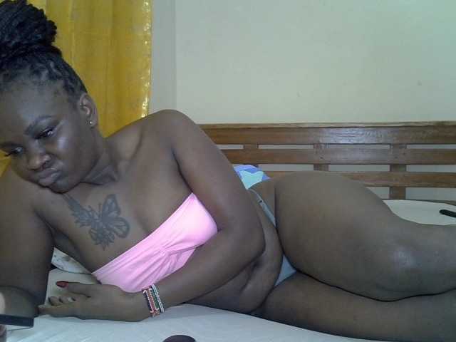 Prettyliz30 live cam on BongaCams