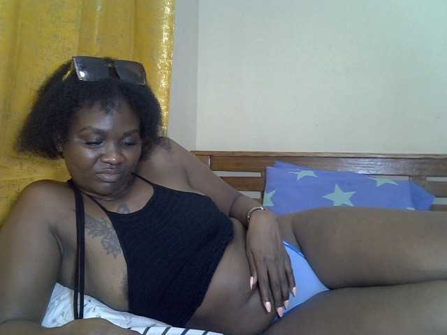 Prettyliz30 live cam on BongaCams