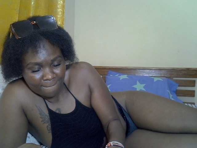 Prettyliz30 live cam on BongaCams