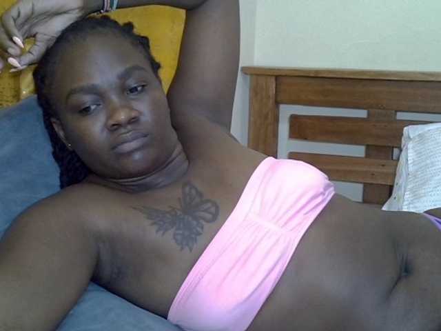 Prettyliz30 live cam on BongaCams