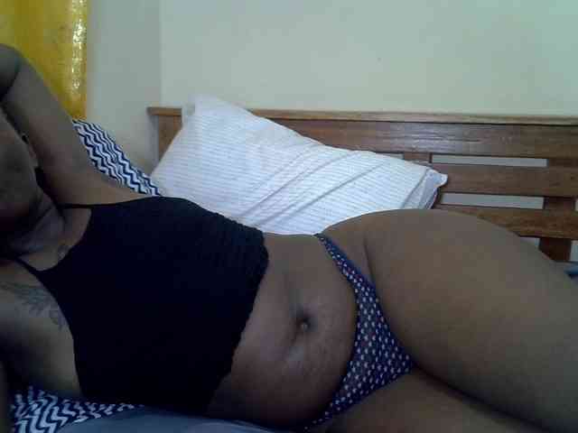 Model ini sedang live sekarang. Prettyliz30