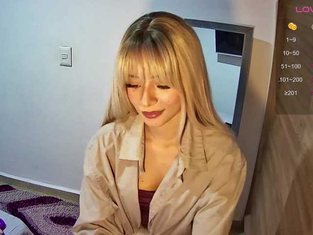 VelvetNella live cam on BongaCams
