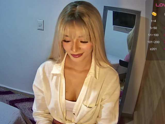 VelvetNella live cam on BongaCams