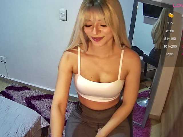 VelvetNella live cam on BongaCams