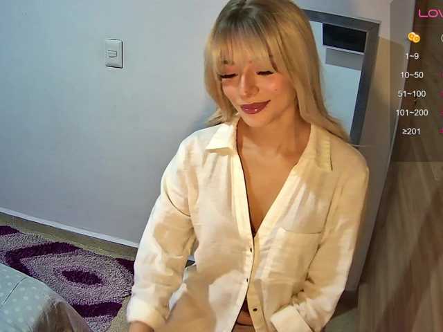 VelvetNella live cam on BongaCams
