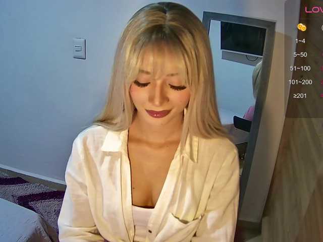 VelvetNella live cam on BongaCams