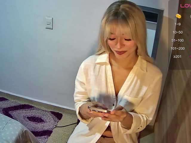 VelvetNella live cam on BongaCams