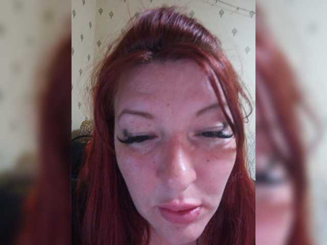 MiaLovely's BongaCams show and profile