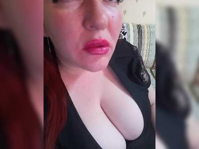 MiaLovely's BongaCams show and profile