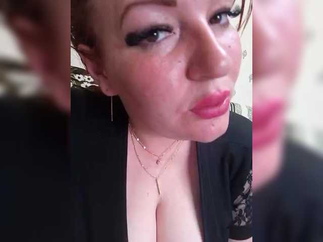 MiaLovely's BongaCams show and profile