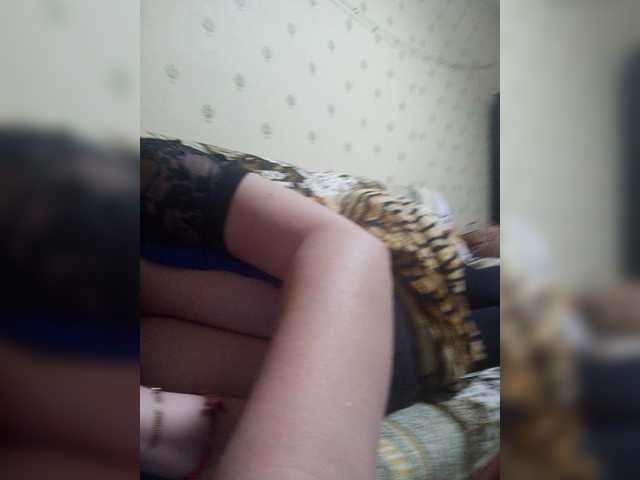 MiaLovely's BongaCams show and profile