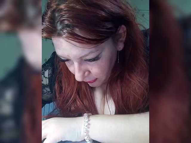 MiaLovely's BongaCams show and profile