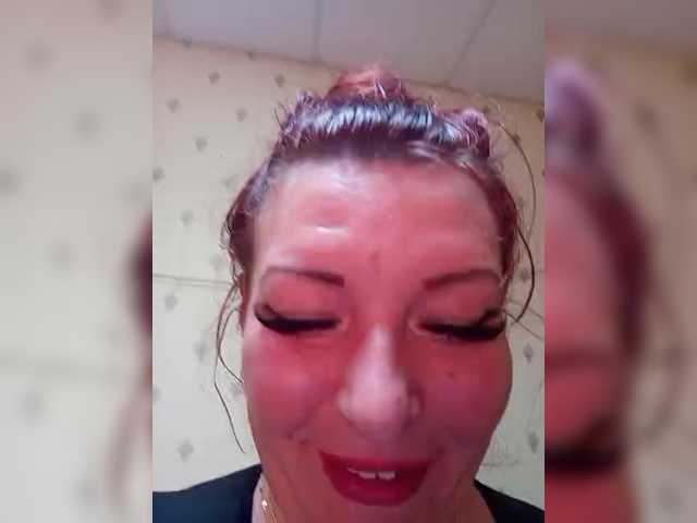 MiaLovely's BongaCams show and profile