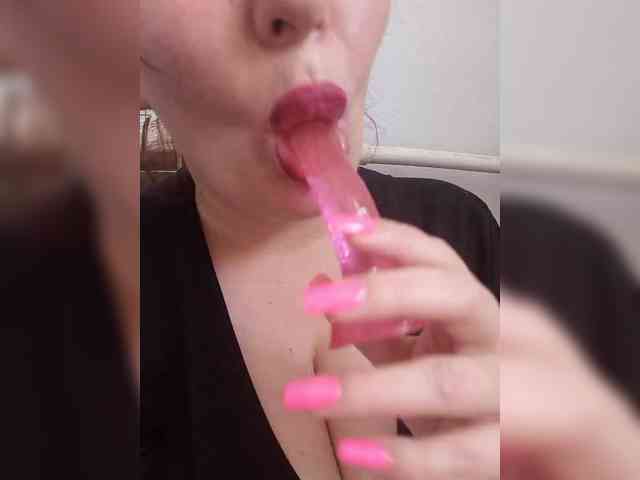 MiaLovely Live Webcam on BongaCams