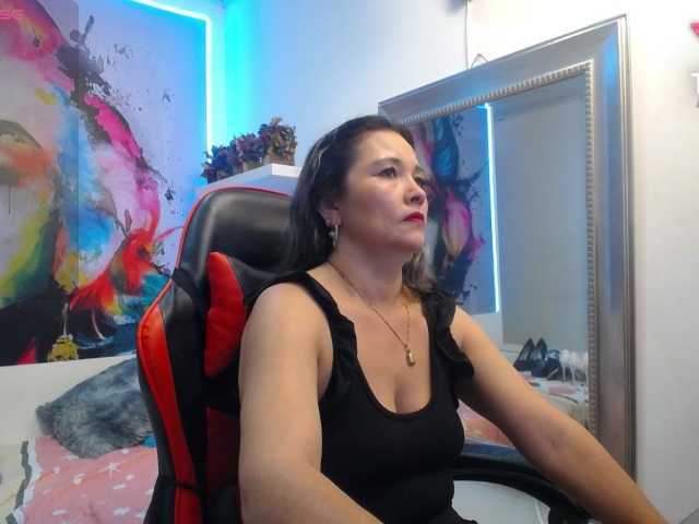 noelia-milf19 live cam on BongaCams