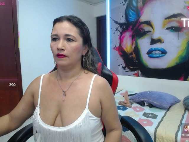 noelia-milf19 live cam on BongaCams