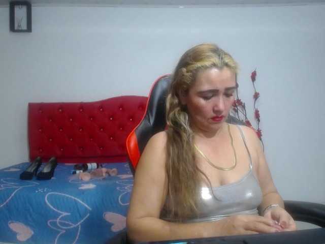 noelia-milf19 live cam on BongaCams