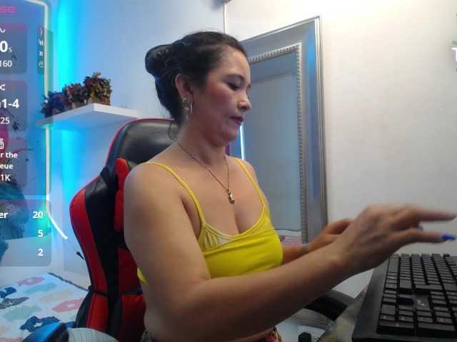 noelia-milf19 live cam on BongaCams
