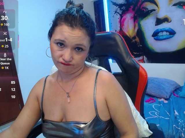 noelia-milf19 live cam on BongaCams