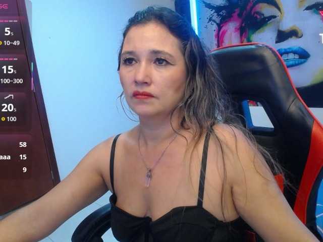 noelia-milf19 live cam on BongaCams