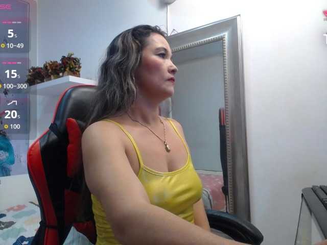 noelia-milf19 live cam on BongaCams