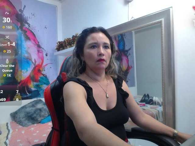 noelia-milf19 live cam on BongaCams
