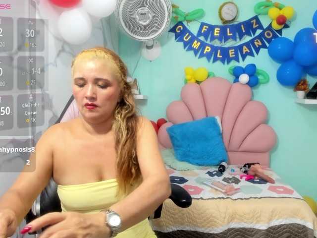noelia-milf19 live cam on BongaCams