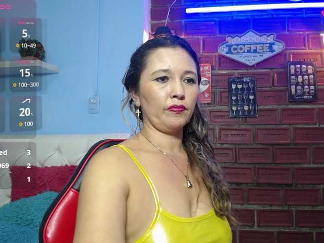 noelia-milf19 live cam on BongaCams