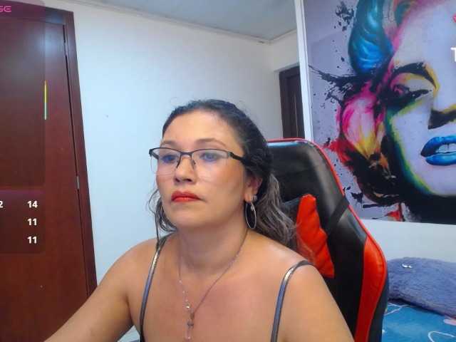 noelia-milf19 live cam on BongaCams