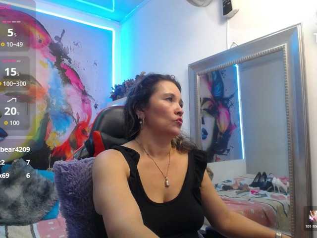 noelia-milf19 live cam on BongaCams